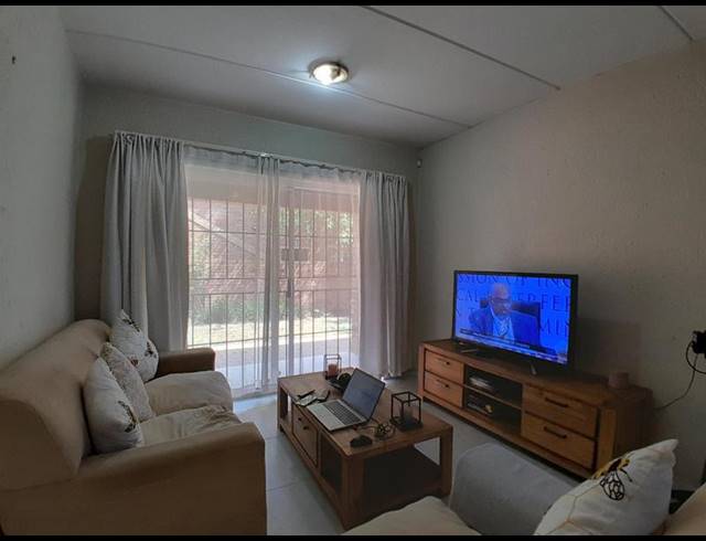 2 BEDROOM APARTMENT FOR SALE IN HEUWELSIG ESTATE